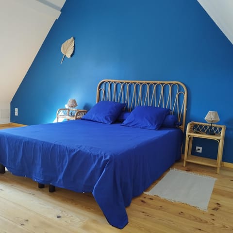 Bed, Bedroom