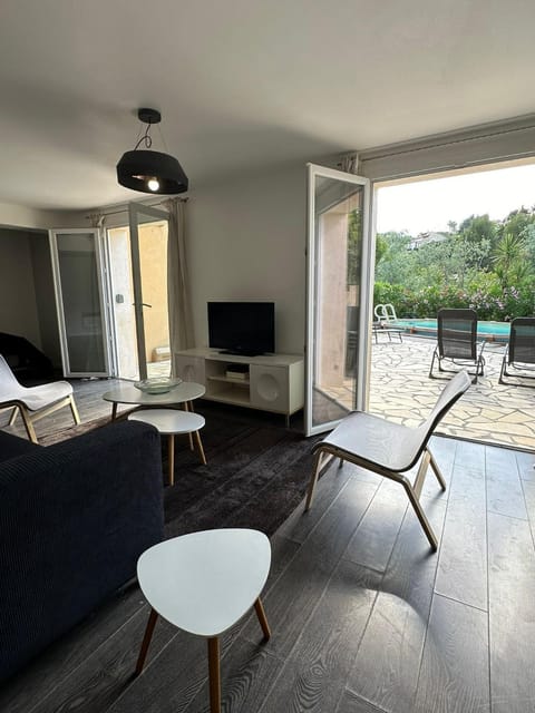 Villa Constance 2 - Spacieux Duplex avec piscine privative Apartment in Antibes