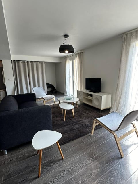 Villa Constance 2 - Spacieux Duplex avec piscine privative Apartment in Antibes