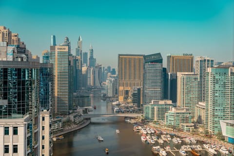 Prime Retreats - Sparkle Tower Marina Apartment in Dubai