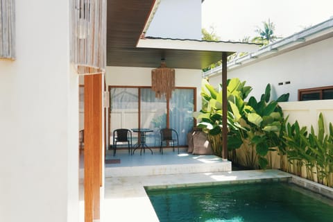 Property building, Swimming pool