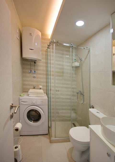 Lola - New, best located, elegant & super tidy Apartment in Dobrota