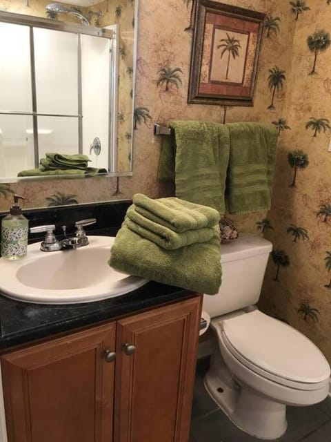 Paradise at the Beach, Complete View of Horizon Apartment in Crescent Beach