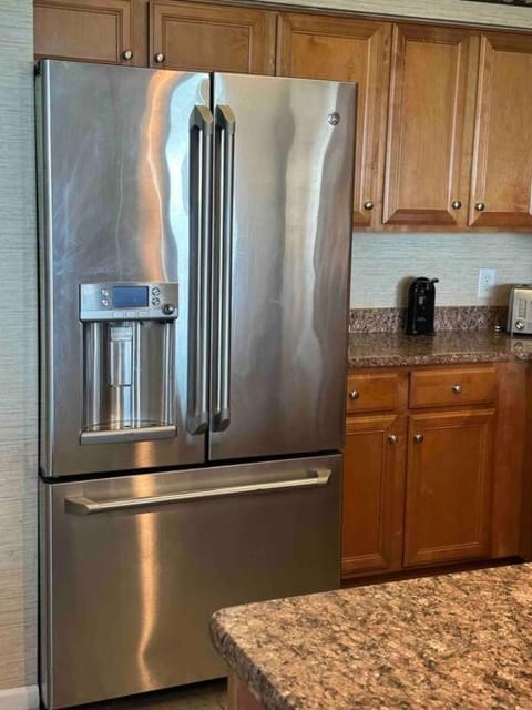 Paradise at the Beach, Complete View of Horizon Apartment in Crescent Beach