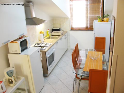 Kitchen or kitchenette, Living room, Dining area