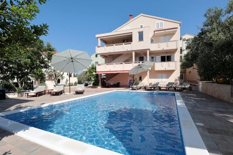 Property building, Pool view, Swimming pool, Inner courtyard view, sunbed