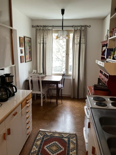 Makuuhuone retrohenkisessä taiteilijakodissa - Tampere Kaleva Vacation rental in Finland