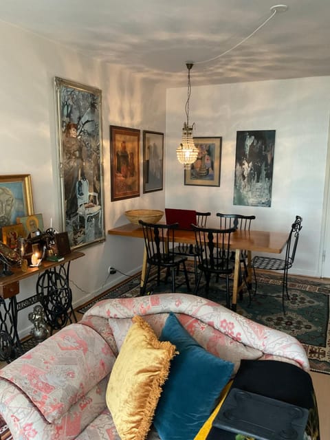 Makuuhuone retrohenkisessä taiteilijakodissa - Tampere Kaleva Vacation rental in Finland