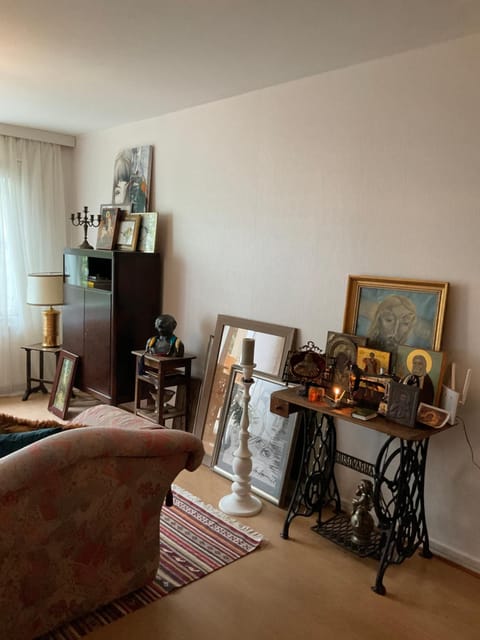 Makuuhuone retrohenkisessä taiteilijakodissa - Tampere Kaleva Vacation rental in Finland