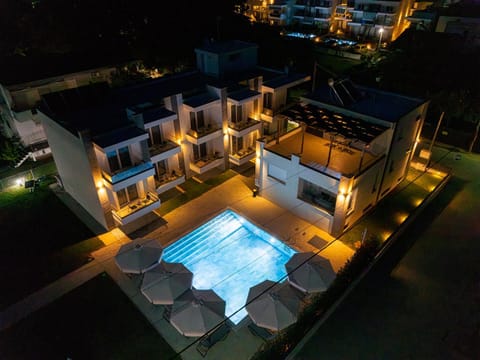 Property building, Bird's eye view, Swimming pool