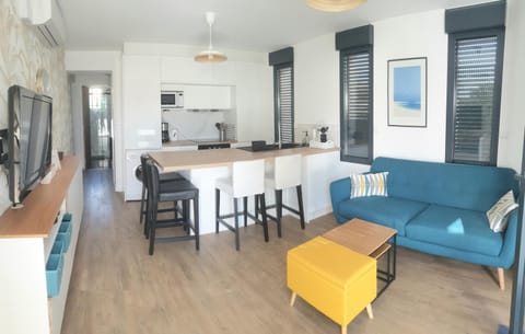 Kitchen or kitchenette, Seating area