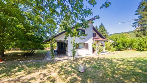 Property building, Spring, Day, Natural landscape, Garden, Garden view