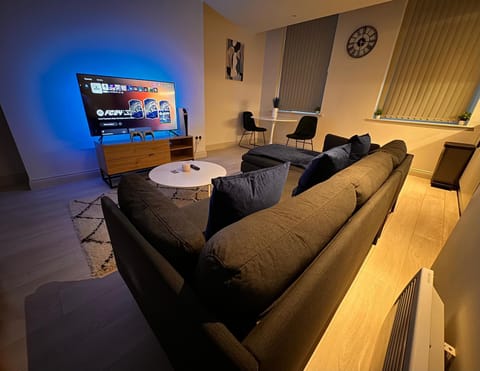 TV and multimedia, Living room, Seating area, Evening entertainment, internet
