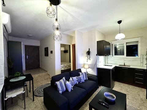 Kitchen or kitchenette, Living room, Seating area, Dining area, Bedroom, stove, kitchen
