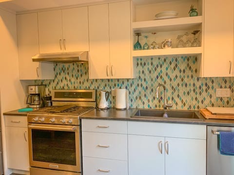 Windslow Guest Suite at Kye Bay Bed and Breakfast in Comox