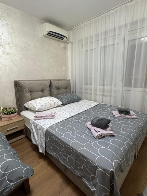 Bed, Photo of the whole room, Bedroom, towels, air conditioner