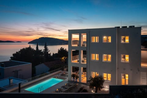 Property building, Natural landscape, Mountain view, Pool view, Sea view, Swimming pool, Sunset, sunbed