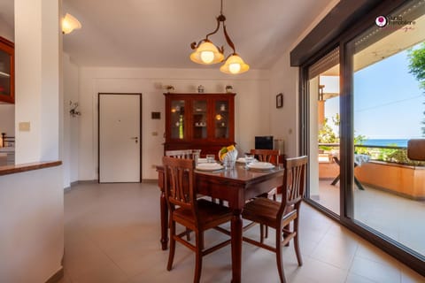 Natural landscape, View (from property/room), Balcony/Terrace, Living room, Seating area, Dining area, Sea view