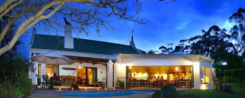 Property building, Restaurant/places to eat, Balcony/Terrace