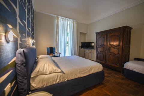 Bed, TV and multimedia, Bedroom, wardrobe