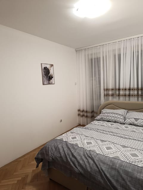 Stan u centru Bijeljine, 38m2, luksuzno opremljen, internet, kablovska, klima Apartment in Vojvodina