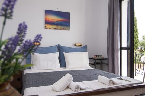 Bed, View (from property/room), Photo of the whole room, Bedroom, towels