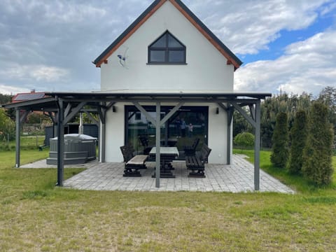 Property building, BBQ facilities, Balcony/Terrace, Seating area