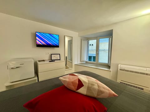 Bed, Decorative detail, Bedroom, locker