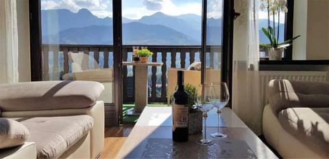Natural landscape, View (from property/room), Balcony/Terrace, Living room, Seating area, Mountain view