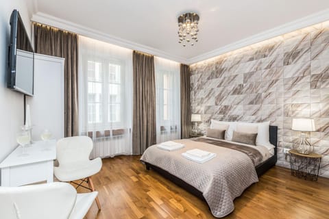 Property building, Bed, TV and multimedia, Photo of the whole room