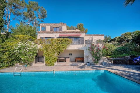 Luxury Getaway - Modern Villa with pool and AC Villa in Mougins