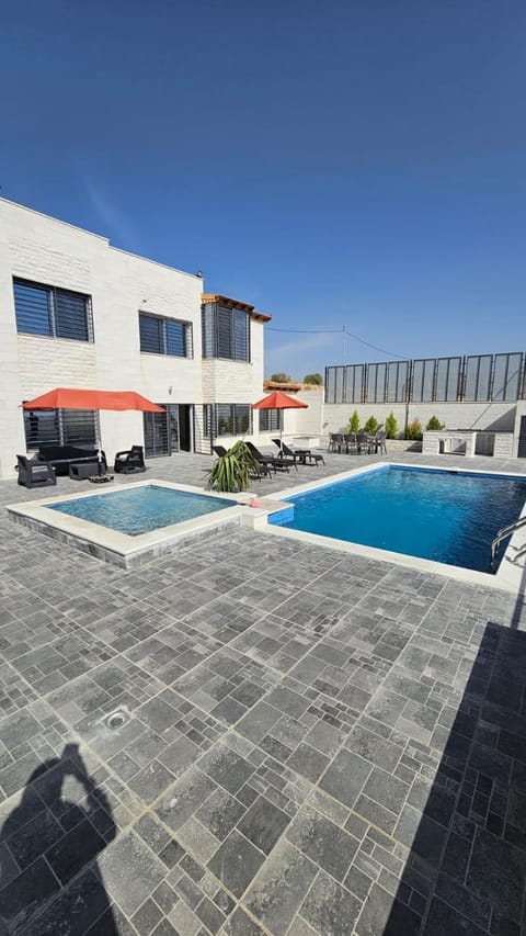Property building, Balcony/Terrace, Swimming pool
