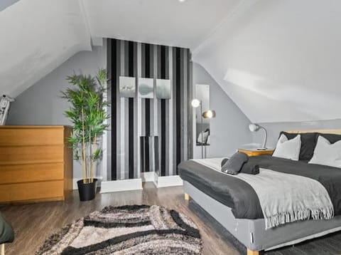 2 - Bed Haven with Free Parking Apartment in Birmingham