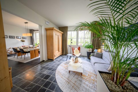 Bed, Balcony/Terrace, Living room, Seating area, Dining area, Garden view, Area and facilities, Breakfast, Sunset, furniture