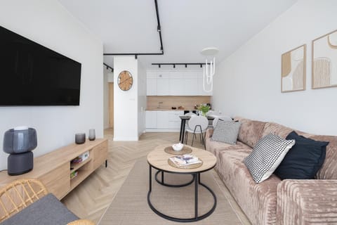 TV and multimedia, Kitchen or kitchenette, Living room, Seating area, Dining area