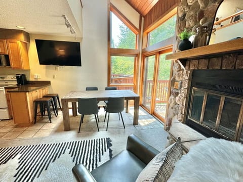 Cozy Townhome at Lutsen Mtn - Ski-in, Ski-out, Pool, Hot Tub, Fitness Center, resort amenities galore! House in Lutsen