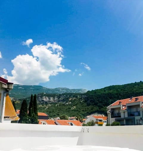 Balcony/Terrace, Mountain view