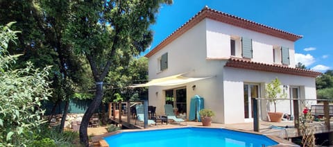 Property building, Patio, Day, Garden, Garden view, Pool view, Swimming pool, sunbed