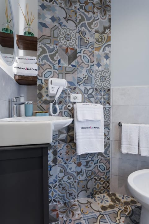 Toilet, Bathroom, towels