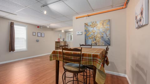 Seating area, Dining area