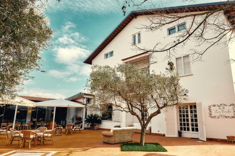Property building, Patio, Day