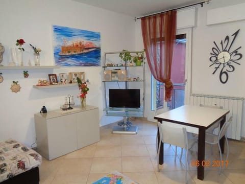 TV and multimedia, Living room, Seating area, Dining area, Evening entertainment