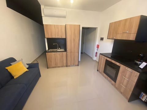 TV and multimedia, Kitchen or kitchenette, Seating area, oven, stove, air conditioner