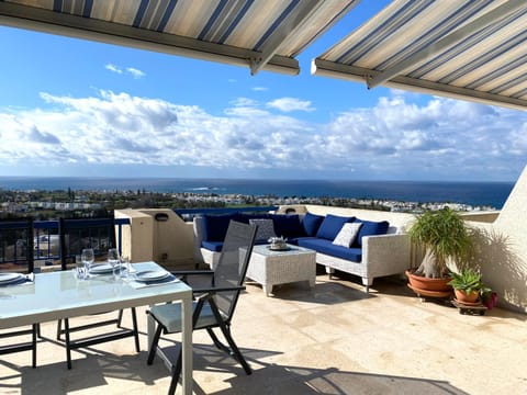 Patio, Day, Natural landscape, BBQ facilities, View (from property/room), Balcony/Terrace, Balcony/Terrace, Seating area, Dining area, Sea view, Sunrise, Sunset, sunbed