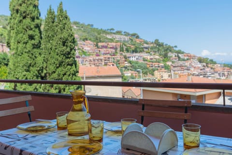Natural landscape, View (from property/room), Balcony/Terrace, Dining area