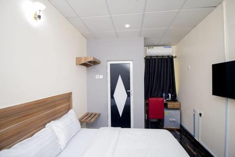 Bed, TV and multimedia, Photo of the whole room, Bedroom, air conditioner