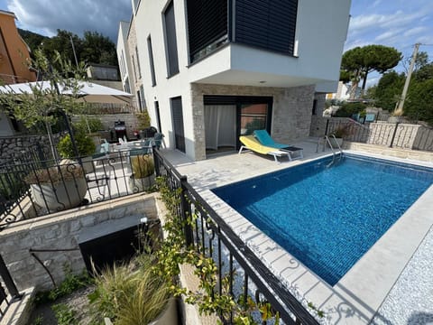Property building, Balcony/Terrace, Swimming pool
