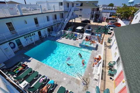 Day, Pool view