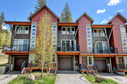 Property building, Patio, Spring, Day