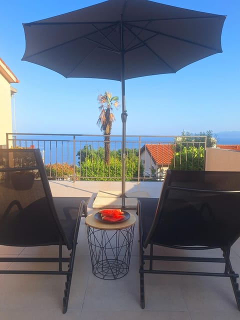 Patio, View (from property/room), Balcony/Terrace, sunbed